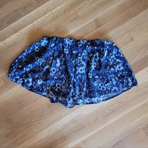 Abercrombie and Fitch Blue Floral Lightweight Flowy Shorts Size L